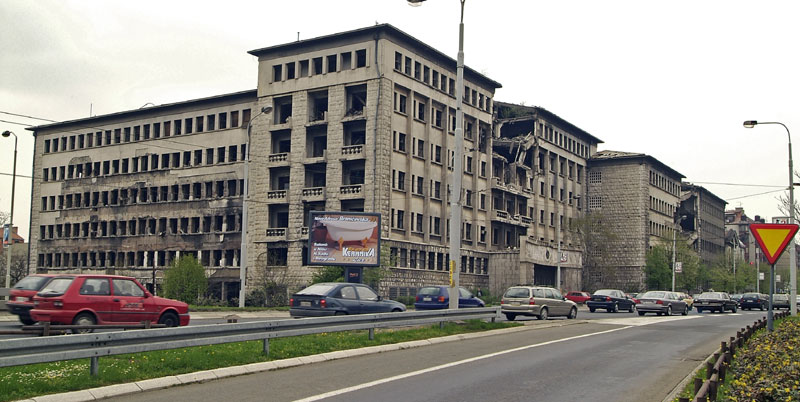 Плаза уместо рушевине